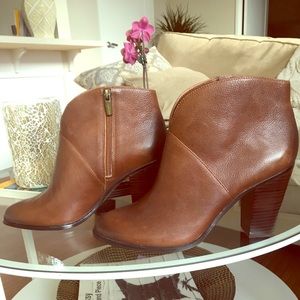 BRAND NEW Vince Camuto Size 9 Ankle Boots
